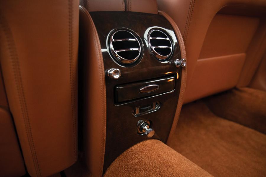 Детали интерьера Bentley Arnage T 2007 года  (фото 18 из 33)